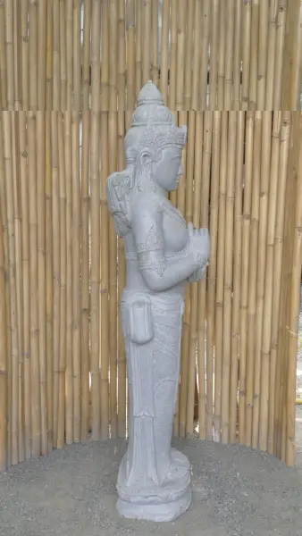 Product image 4 of the product “Standing Sri Dewi. Made from riverstone. Height 180cm ”